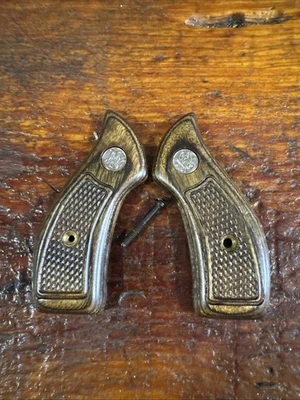 Altamont Checkered Wood Grips for Smith & Wesson J Frame Round Butt. Silver Emb - Image 1 of 4