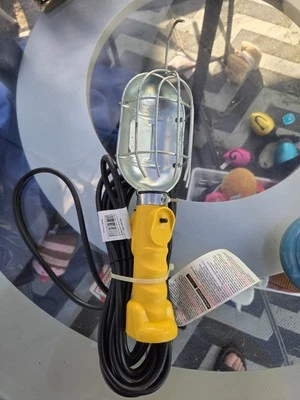 Bayco 75 Watt Incandescent Work Light 25 Ft. Swivel Cord Brand New BA-425 - Image 1 of 4