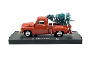 🎄M2 Machines '54 Studebaker 3R Classic Red Truck Diorama w/Mini Christmas Tree
