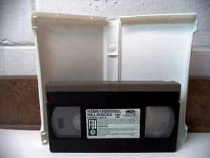 MERRY CHRISTMAS MR. LAWRENCE (VHS 1983) David Bowie, Tom Conti, Ryuichi Sakamoto - Picture 1 of 4