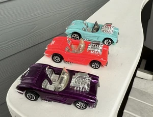1994 Hot Wheels '58 CORVETTE COUPE Hot Pink 1995 Model Lot of 3 All Different - Picture 1 of 6