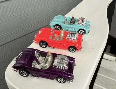1994 Hot Wheels '58 CORVETTE COUPE Hot Pink 1995 Model Lot of 3 All Different - Image 1 of 4