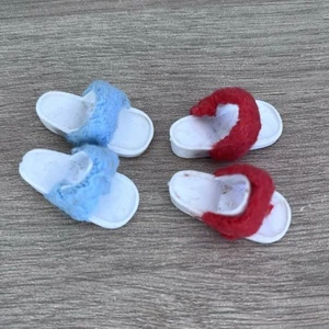 Zapatillas mullidas vintage de pedigrí para muñeca Sindy de los años 70 rojo azul mulas sin cordones a la hora de acostarse - Imagen 1 de 8