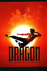 ELENCO DE PELÍCULAS Y HOJA DE CRÉDITOS - DRAGÓN - LA HISTORIA DE BRUCE LEE 1993 - Imagen 1 de 4