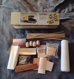 Camion agricolo vintage 1985 Tin Lizzy Crafts 1917 modello T, kit modellino - Foto 1 di 8