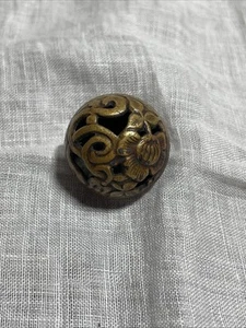 Vintage Cricket Cage Type Ball Openwork Antique Metal Flower Button 103-00 - Picture 1 of 5