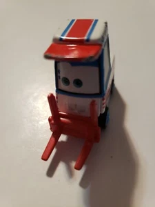 Disney Pixar Cars Carrello elevatore Mater il Grande Guido scala pressofusa - Foto 1 di 11