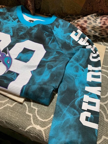 Charlotte Hornets Nike Sweater Size Medium Kids Blue Purple #88 Cover