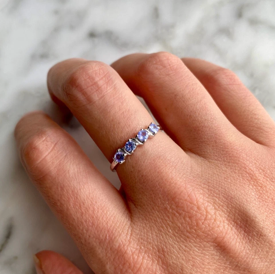 Anel fino sólido 950 platina quatro pedras com corte redondo azul simulado tanzanita - Imagem 1 de 4