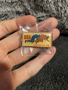 Prendedor vintage del equipo de atletismo de Estados Unidos - Imagen 1 de 2