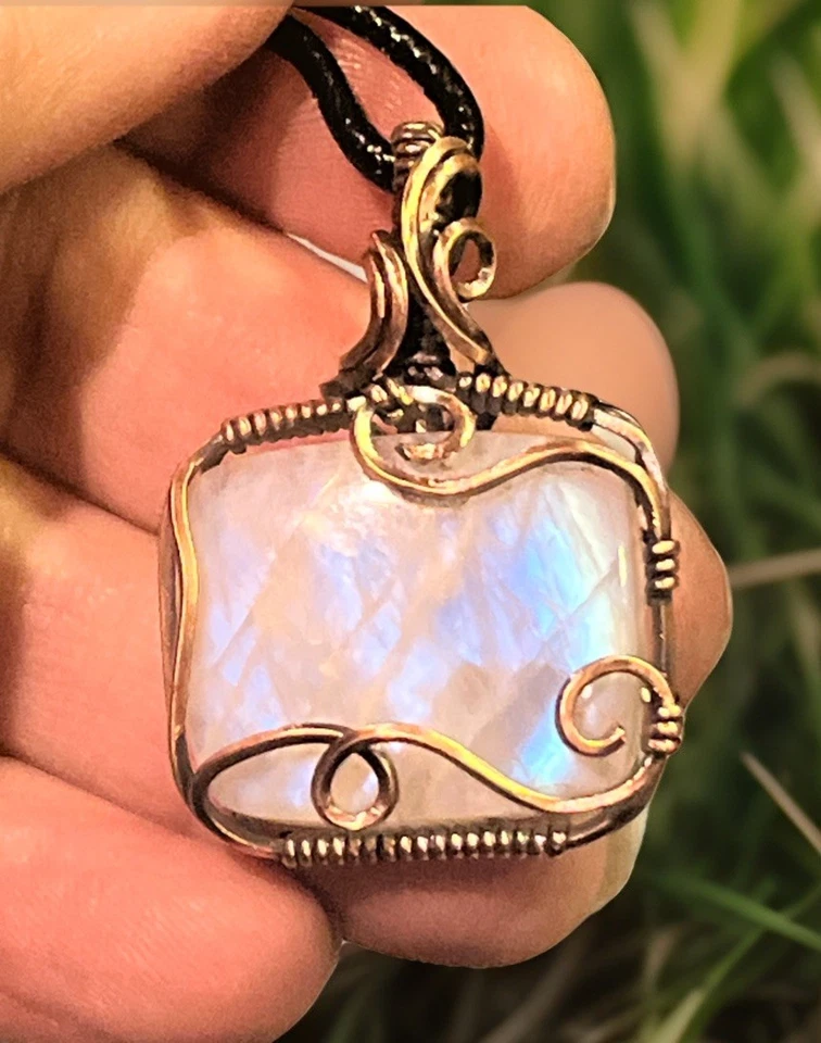 Piedra lunar arco iris ~ colgante envuelto en alambre de cobre hecho a mano 4v Foto 1 de 4