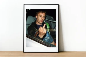 Heath Ledger-Celebrity Shooting Middle Finger-Flipping Bird-687 - Picture 1 of 4