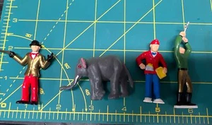 2” Scale Set Figures Elephant Sword Swallower Ringmaster Popcorn Zoo Circus G - Bild 1 von 6
