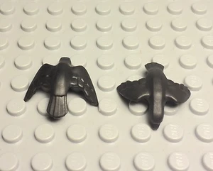 Lego 2 Mini Figuras Pluma Negra Pájaro Cuervo, Halloween Animal Cuervo con Pequeño Alfiler - Imagen 1 de 2