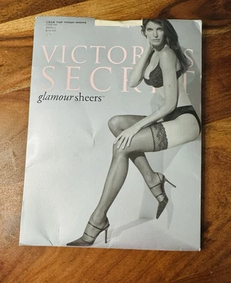NUEVAS Sábanas Victoria’s Secret Glamour Talla S Crema Encaje Too Medias Hasta el Muslo Foto 1 de 4