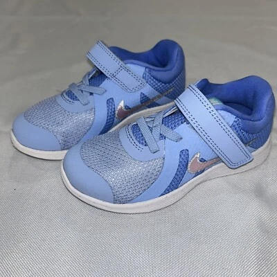 Nuevo Nike Revolution 4 Azul Claro con Brillo Swoosh Niño Niñas Talla 9 Foto 1 de 4