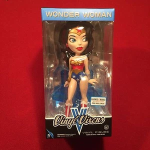 DC Comics Wonder Woman Vinyl Vixens Figur NEU Neu in Verpackung Barnes & Noble Vorabversion - Bild 1 von 3