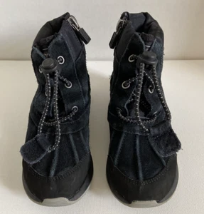 Girl's UGG Black Snow Boots 1103505K Size 12 *pre-owned* - Picture 1 of 9