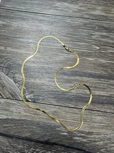 18 Inch 10 KT Gold Herringbone Necklace - Picture 1 of 5