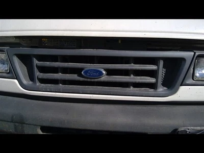 Rejilla con insertos pintados para camioneta Ford E150 03-07 618528 Foto 1 de 4