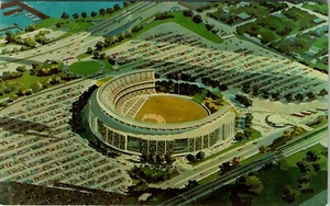 FLUSHING MEADOW PARK, QUEENS, NEW YORK - SHEA MUNICIPAL STADIUM - POSTCARD - Picture 1 of 2