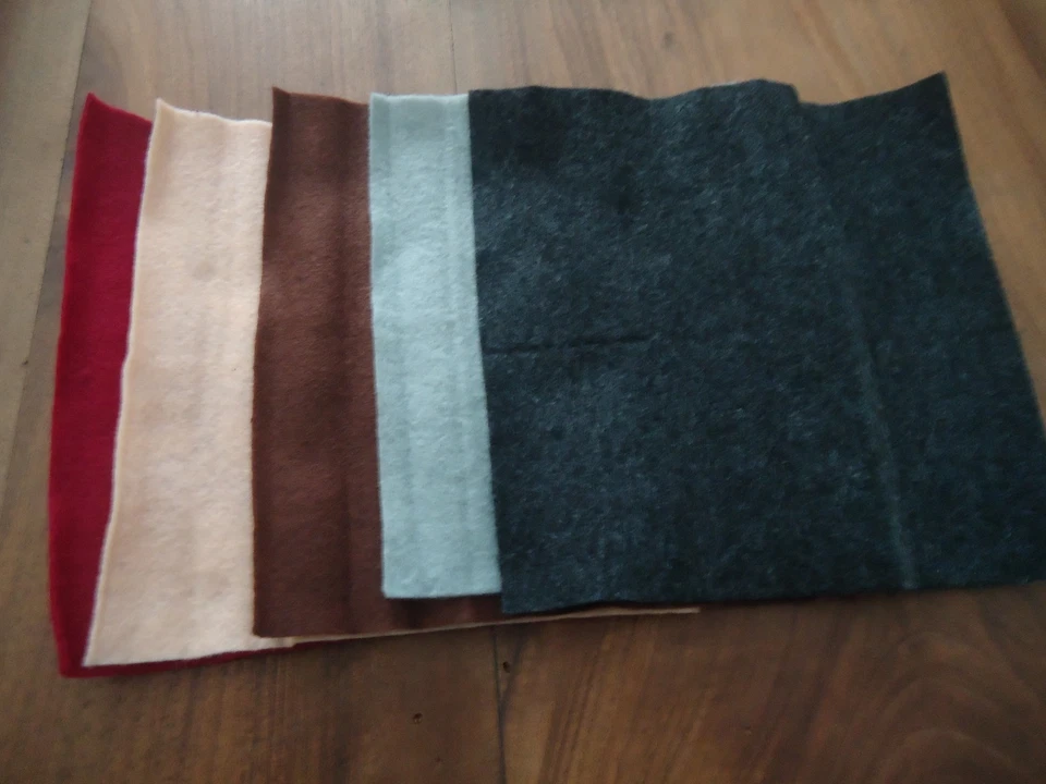 FEUTRINE - lot de 5 feutrines - dimensions 17*17 cm - Photo 1/1