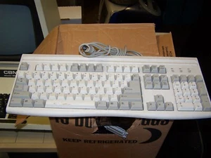 Mitsumi PC AT Keyboard - Picture 1 of 2