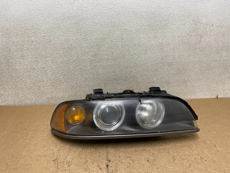 Faro derecho pasajero BMW E39 2001-2003 serie 5 XENON OEM V3871 DW Foto 1 de 4