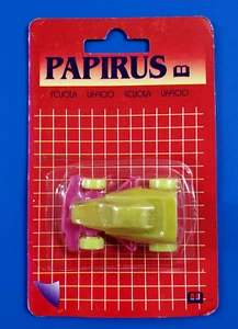 Sacapuntas vintage NOS Papirus amarillo coche de carreras automóvil novedad nuevo - Imagen 1 de 5