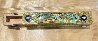 Caja de almacenamiento de madera deslizante hecha por artistas de la India de colección pluma madreperla Foto 1 de 4