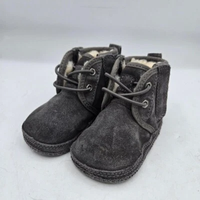 UGG Baby Neumel Crib 11035001 Gray Baby Boot Bootie Infant size 02/03 Infant Foto 1 de 4