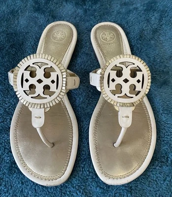 Sandalias chanclas TORY BURCH metálicas doradas crema flecos logotipo Miller talla 8,5 Foto 1 de 4