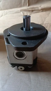 11033883 PARKER Gear Pump Hydr. CB11451274 3319212011 PH PGM505C0080A JOHN DEERE - Picture 1 of 9