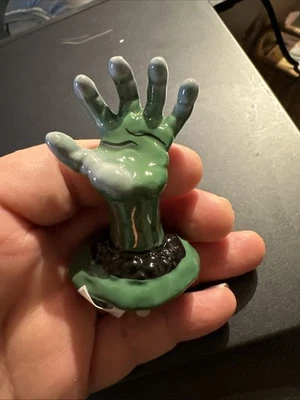 Nora Fleming RETIRADO mini - A210 Mano Embrujada Halloween Monstruo Zombi Foto 1 de 4