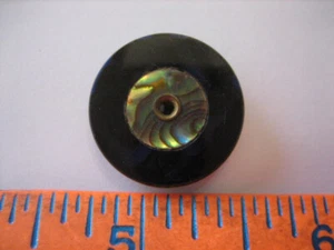 Vintage 3/4" schwarzer Glasknopf, irisierende Muschel Mitte, Rückenmarkierung - G17 - Bild 1 von 5