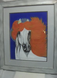 De colección Enmarcado Arte Caballo Estampado Blanco Bronco Con Melena Naranja En Azul BONITO - Imagen 1 de 8