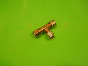 3/8" Tube OD Tee Compression Fitting - Picture 1 of 4