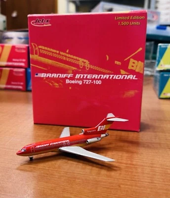 Braniff International Boeing 727-185 Jet X/ Dragon 1:400 Reg: N308BN Red Flying - Image 1 of 4