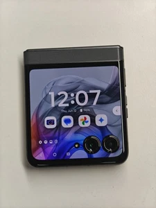 Motorola RAZR 2024 Factory Unlocked- Excellent condition 9.9/10 - Afbeelding 1 van 5