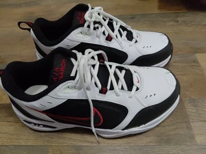 Nike Air Monarch IV Hombres 8.5 Blanco Negro Rojo Universitario 416355-101 - Poco Uso - Imagen 1 de 8