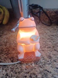 Vintage Frog Lamp Holding Lily Pad In Arms Made By Irice Import - Picture 1 of 4