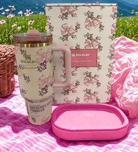 Stanley X Love Shack Fancy Quencher 40oz Tumbler - Rosa Beaux Pink ๐ธ Limited - Picture 1 of 2