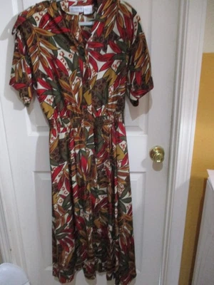 Liz Claiborne Midi Shirt Style Dress Tropical Safari Print Shoulder Pads 1980s-8 - Image 1 of 4