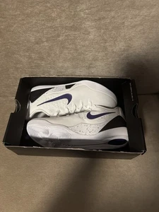 Brandneu Nike Kobe 9 Elite Low EM Protro weiß Court lila Herren Größe 9 - Bild 1 von 10