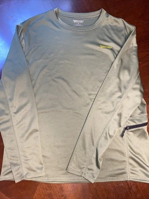 Rugged Earth Outfitters MEN’S Size Medium Hunter Green Long Sleeve Shirt - Image 1 of 4