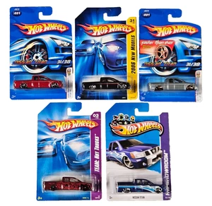 Hot Wheels Nissan Titan Lot of 5 Nice Cards CASE FRESH - Picture 1 of 2