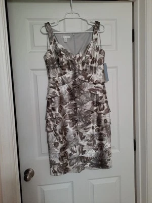 Vestido de fiesta sedoso nivel sin mangas plateado brillante talla 8 London Times Foto 1 de 4