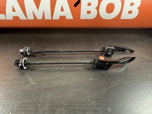 Par de pinchos negros de liberación rápida para bicicleta Carrera Shimano #9 no coincidentes - Imagen 1 de 6