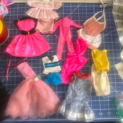 Barbie Moda Ropa Paquete Vintage Años 80 Rosa Amarillo Azul Blanco 20135 Foto 1 de 2