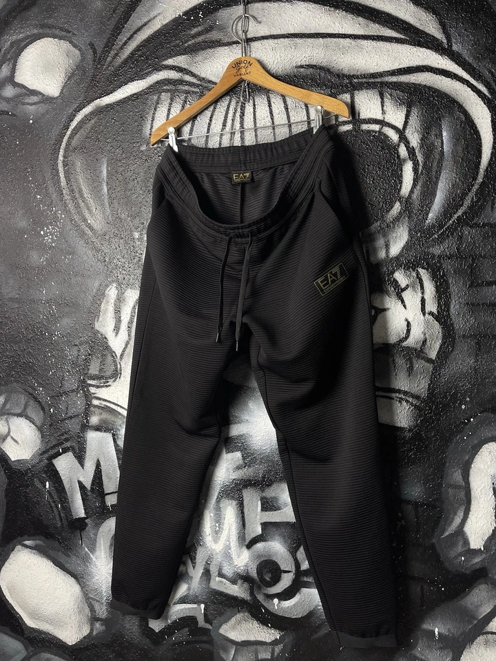 Pantalones deportivos EA7 Emporio Armani negros para hombre talla XXL Foto 1 de 4